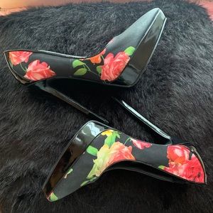 Shoe dazzle flower High heels